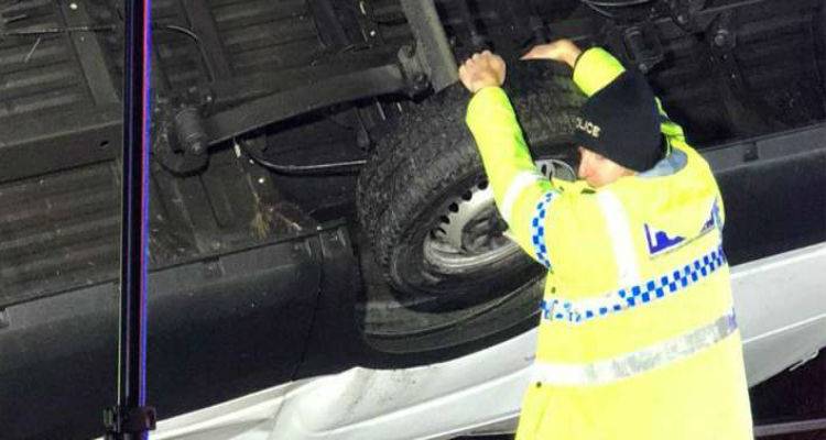 Ή&rho;&omega;&alpha;&sigmaf; &alpha;&sigma;&tau;&upsilon;&nu;&omicron;&mu;&iota;&kappa;ό&sigmaf; &sigma;&upsilon;&gamma;&kappa;&rho;ά&tau;&eta;&sigma;&epsilon; &mu;&epsilon; &tau;&alpha; &chi;έ&rho;&iota;&alpha; &tau;&omicron;&upsilon; έ&nu;&alpha; &beta;&alpha;&nu; &gamma;&iota;&alpha; &nu;&alpha; &mu;&eta;&nu; &pi;έ&sigma;&epsilon;&iota; &sigma;&tau;&omicron; &kappa;&epsilon;&nu;ό &alpha;&pi;ό &gamma;έ&phi;&upsilon;&rho;&alpha;! [&epsilon;&iota;&kappa;ό&nu;&epsilon;&sigmaf;]