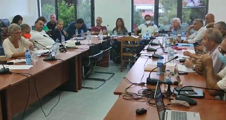 &Sigma;&tau;&eta; &Lambda;ή&mu;&nu;&omicron; &eta; &epsilon;&pi;ό&mu;&epsilon;&nu;&eta; &sigma;&upsilon;&nu;&epsilon;&delta;&rho;ί&alpha;&sigma;&eta; &tau;&omicron;&upsilon; &Pi;&epsilon;&rho;&iota;&phi;&epsilon;&rho;&epsilon;&iota;&alpha;&kappa;&omicron;ύ &Sigma;&upsilon;&mu;&beta;&omicron;&upsilon;&lambda;ί&omicron;&upsilon; | &Omicron;&rho;ί&sigma;&tau;&eta;&kappa;&epsilon; &gamma;&iota;&alpha; &tau;&iota;&sigmaf; 13 &Delta;&epsilon;&kappa;&epsilon;&mu;&beta;&rho;ί&omicron;&upsilon;