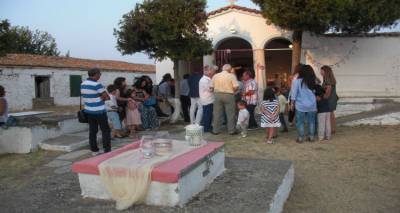 Δεκαπενταύγουστος στη Λήμνο με άρωμα από το Μετόχι της Π. Μητρόπολης.