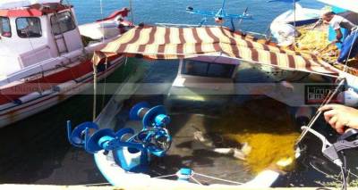 Βούλιαξε βάρκα στο λιμάνι της Μύρινας (photos)