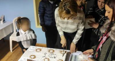 Έ&kappa;&omicron;&psi;&alpha;&nu; &tau;&eta; &beta;&alpha;&sigma;&iota;&lambda;ό&pi;&iota;&tau;&alpha; &omicron;&iota; &nu;έ&omicron;&iota; &sigma;&tau;&alpha; &Kappa;&alpha;&mu;ί&nu;&iota;&alpha; (photos)