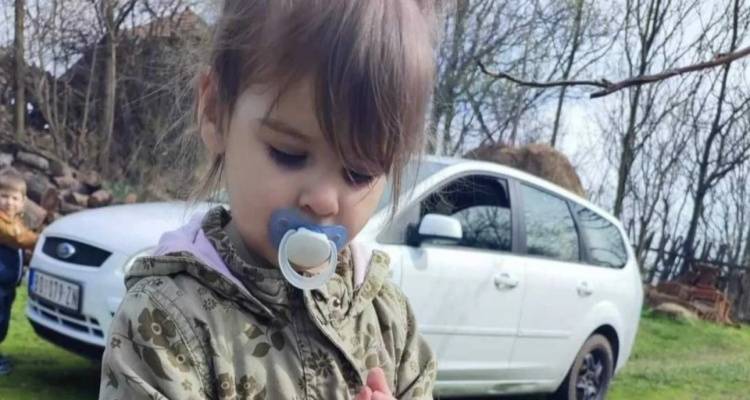 &Sigma;&epsilon;&rho;&beta;ί&alpha;: &Nu;&epsilon;&kappa;&rho;ό &epsilon;&nu;&tau;&omicron;&pi;ί&sigma;&tau;&eta;&kappa;&epsilon; &tau;&omicron; 2&chi;&rho;&omicron;&nu;&omicron; &kappa;&omicron;&rho;&iota;&tau;&sigma;ά&kappa;&iota; &pi;&omicron;&upsilon; &alpha;&gamma;&nu;&omicron;&omicron;ύ&nu;&tau;&alpha;&nu; | &Tau;&omicron; &chi;&tau;ύ&pi;&eta;&sigma;&alpha;&nu; &mu;&epsilon; ό&chi;&eta;&mu;&alpha; &kappa;&alpha;&iota; &tau;&omicron; &pi;έ&tau;&alpha;&xi;&alpha;&nu; &sigma;&epsilon; &chi;&omega;&mu;&alpha;&tau;&epsilon;&rho;ή