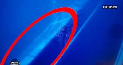 &Omicron; &upsilon;&gamma;&rho;ό&sigmaf; &tau;ά&phi;&omicron;&sigmaf; &tau;&omicron;&upsilon; Bayesian: &Omicron;&iota; &pi;&rho;ώ&tau;&epsilon;&sigmaf; &phi;&omega;&tau;ό &tau;&omicron;&upsilon; &sigma;&kappa;ά&phi;&omicron;&upsilon;&sigmaf; &sigma;&tau;&omicron;&nu; &beta;&upsilon;&theta;ό &sigma;&epsilon; &beta;ά&theta;&omicron;&sigmaf; 50 &mu;. -&Eta; &pi;&lambda;&epsilon;&upsilon;&rho;ά ό&pi;&omicron;&upsilon; &beta;&rho;έ&theta;&eta;&kappa;&alpha;&nu; &omicron;&iota; &sigma;&omicron;&rho;&omicron;ί