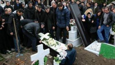 Έσπασαν καρδιές στην κηδεία του Νίκου Σαμαρά