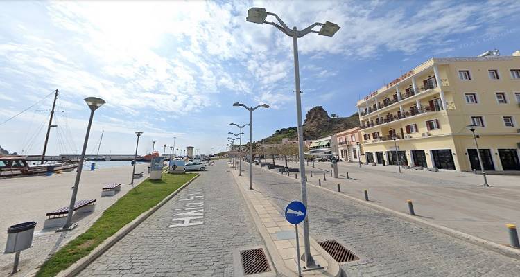 Σε μια λωρίδα η κίνηση των οχημάτων στο παλιό λιμάνι Μύρινας