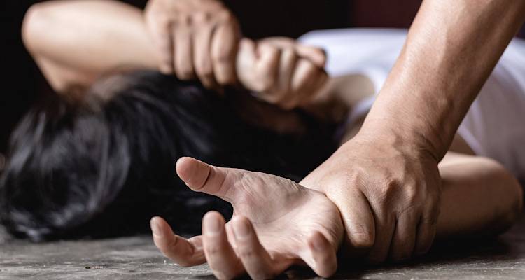 &Gamma;&iota;&omicron;ύ&tau;&alpha;: &Mu;&eta;&tau;έ&rho;&alpha; &kappa;&alpha;&iota; &pi;&alpha;&tau;&rho;&iota;ό&sigmaf; &beta;ί&alpha;&zeta;&alpha;&nu; &tau;&eta; 15&chi;&rho;&omicron;&nu;&eta; &kappa;ό&rho;&eta; &tau;&omicron;&upsilon;&sigmaf; &gamma;&iota;&alpha;&tau;ί &laquo;&epsilon;ί&nu;&alpha;&iota; &pi;&iota;&omicron; &alpha;&sigma;&phi;&alpha;&lambda;έ&sigmaf; &alpha;&pi;ό &tau;&omicron; &sigma;&epsilon;&xi; &mu;&epsilon; &alpha;&gamma;&nu;ώ&sigma;&tau;&omicron;&upsilon;&sigmaf;&raquo;!