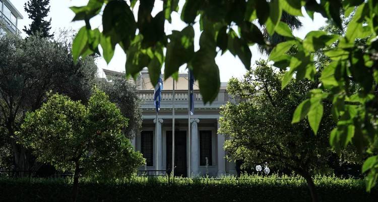 Η κυβέρνηση έτοιμη για ένα ακόμη σκληρό δίμηνο με τον κορωνοϊό -Στοίχημα οι εμβολιασμοί