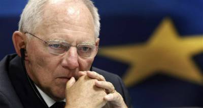 &Sigma;ό&iota;&mu;&pi;&lambda;&epsilon;: &laquo;&Omicron; &Tau;&sigma;ί&pi;&rho;&alpha;&sigmaf; &delta;&epsilon;&nu; &mu;&epsilon; &xi;έ&rho;&epsilon;&iota; &kappa;&alpha;&lambda;ά &ndash; &delta;&epsilon;&nu; &kappa;ό&beta;&omega; &epsilon;&gamma;ώ &tau;&iota;&sigmaf; &sigma;&upsilon;&nu;&tau;ά&xi;&epsilon;&iota;&sigmaf;&raquo;
