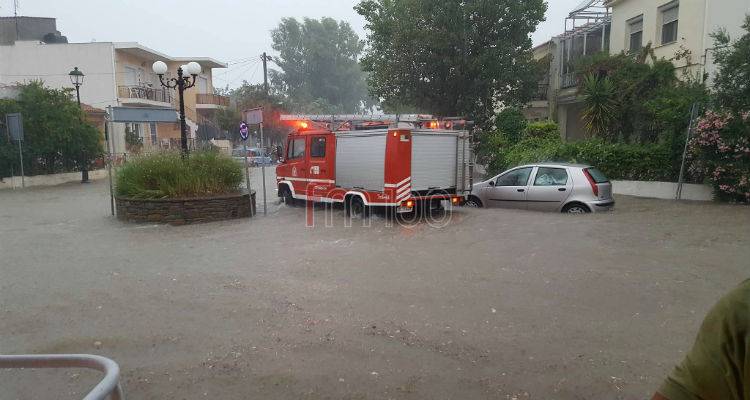 &Eta; &laquo;&Mu;έ&delta;&omicron;&upsilon;&sigma;&alpha;&raquo; &sigma;&epsilon; &alpha;&rho;&iota;&theta;&mu;&omicron;ύ&sigmaf; &sigma;&tau;&eta; &Lambda;ή&mu;&nu;&omicron;: 7 &phi;&omicron;&rho;έ&sigmaf; &tau;&omicron; &nu;&epsilon;&rho;ό &pi;&omicron;&upsilon; &rho;ί&chi;&nu;&epsilon;&iota; &kappa;&alpha;&tau;ά &mu;έ&sigma;&omicron; ό&rho;&omicron; ό&lambda;&omicron;&nu; &tau;&omicron;&nu; &Iota;&omicron;ύ&lambda;&iota;&omicron;
