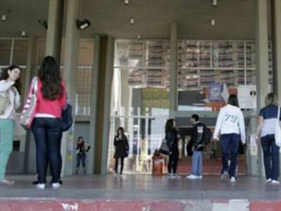 &Sigma;&tau;&Epsilon;: &Alpha;&nu;&tau;&iota;&sigma;&upsilon;&nu;&tau;&alpha;&gamma;&mu;&alpha;&tau;&iota;&kappa;ά &pi;&rho;&omicron;&nu;ό&mu;&iota;&alpha; &pi;&omicron;&lambda;&upsilon;&tau;έ&kappa;&nu;&omega;&nu;