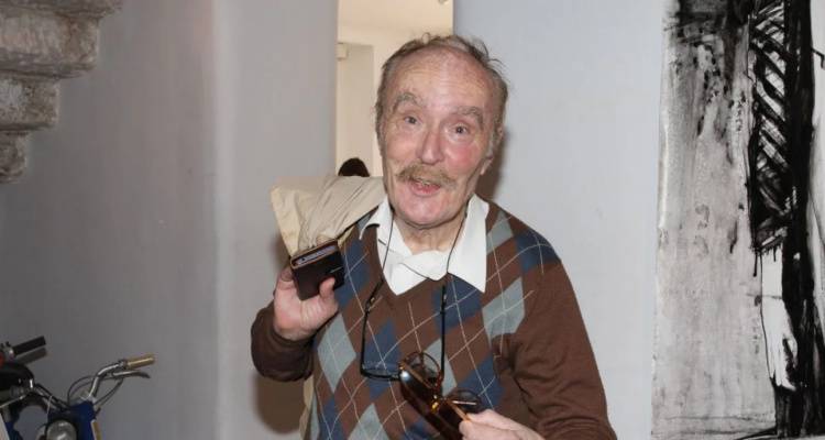 Πέθανε ο Ντίνος Καρύδης