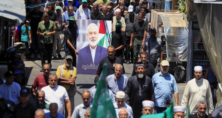 &laquo;&Beta;&rho;ά&zeta;&epsilon;&iota;&raquo; &eta; &Mu;έ&sigma;&eta; &Alpha;&nu;&alpha;&tau;&omicron;&lambda;ή: &Eta; &kappa;&eta;&delta;&epsilon;ί&alpha; &Chi;&alpha;&nu;ί&gamma;&iota;&alpha; &kappa;&alpha;&iota; &omicron;&iota; &alpha;&pi;&epsilon;&iota;&lambda;έ&sigmaf; &gamma;&iota;&alpha; &alpha;&nu;&tau;ί&pi;&omicron;&iota;&nu;&alpha; -&Tau;&rho;&omicron;&mu;ά&zeta;&epsilon;&iota; &tau;&omicron; &sigma;&epsilon;&nu;ά&rho;&iota;&omicron; &gamma;&epsilon;&nu;&iota;&kappa;&epsilon;&upsilon;&mu;έ&nu;&omicron;&upsilon; &pi;&omicron;&lambda;έ&mu;&omicron;&upsilon;