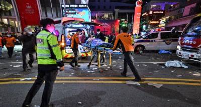 &Epsilon;&theta;&nu;&iota;&kappa;ό &pi;έ&nu;&theta;&omicron;&sigmaf; &sigma;&tau;&eta; &Nu;ό&tau;&iota;&alpha; &Kappa;&omicron;&rho;έ&alpha;: &laquo;&Omicron;ύ&rho;&lambda;&iota;&alpha;&zeta;&alpha;&nu; &kappa;&alpha;&iota; έ&pi;&epsilon;&phi;&tau;&alpha;&nu; &sigma;&alpha;&nu; &nu;&tau;ό&mu;&iota;&nu;&omicron;&raquo; &lambda;έ&nu;&epsilon; &mu;ά&rho;&tau;&upsilon;&rho;&epsilon;&sigmaf; - &Nu;έ&alpha; &beta;ί&nu;&tau;&epsilon;&omicron;