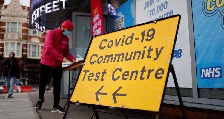 Βρετανία – Covid : Αποκλείει το “lockdown” ο Μπόρις Τζόνσον