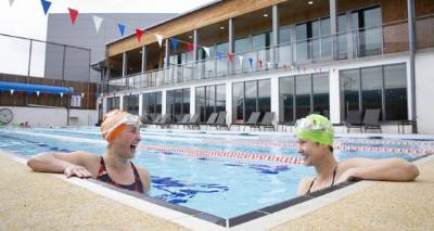 Βρετανία: Μερική άρση των περιοριστικών μέτρων για τον κορονοϊό