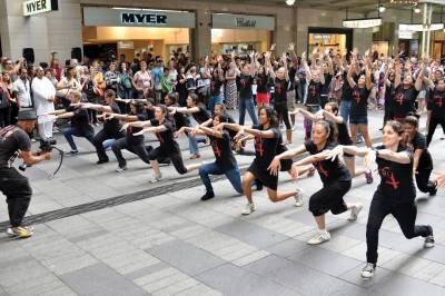 Το Flash – Mob έρχεται Λήμνο | Χορέψτε, εξαφανιστείτε, τελειώσατε! (mp3)