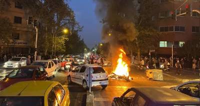 &Sigma;&tau;&iota;&sigmaf; &laquo;&phi;&lambda;ό&gamma;&epsilon;&sigmaf;&raquo; &tau;&omicron; &Iota;&rho;ά&nu;: 31 &nu;&epsilon;&kappa;&rho;&omicron;ί &sigma;&epsilon; &sigma;&upsilon;&gamma;&kappa;&rho;&omicron;ύ&sigma;&epsilon;&iota;&sigmaf; &gamma;&iota;&alpha; &tau;&omicron;&nu; &theta;ά&nu;&alpha;&tau;&omicron; &tau;&eta;&sigmaf; &Mu;&alpha;&chi;&sigma;ά &Alpha;&mu;&iota;&nu;ί | &Alpha;&mu;&epsilon;&tau;&alpha;&nu;ό&eta;&tau;&omicron;&sigmaf; &omicron; &pi;&rho;ό&epsilon;&delta;&rho;&omicron;&sigmaf; &Rho;&alpha;ϊ&sigma;ί