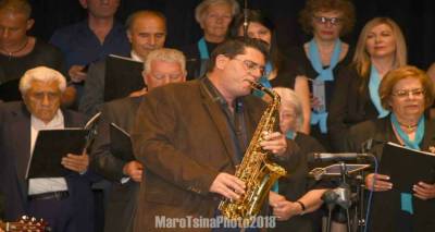 H &Delta;&eta;&mu;&omicron;&tau;&iota;&kappa;ή &Chi;&omicron;&rho;&omega;&delta;ί&alpha; &kappa;&alpha;&iota; &Omicron;&rho;&chi;ή&sigma;&tau;&rho;&alpha; &Pi;&omicron;&iota;&kappa;ί&lambda;&eta;&sigmaf; &mu;&omicron;&upsilon;&sigma;&iota;&kappa;ή&sigmaf; &Delta;ή&mu;&omicron;&upsilon; &Lambda;ή&mu;&nu;&omicron;&upsilon; &sigma;&tau;&eta;&nu; 4&eta; &Chi;&omicron;&rho;&omega;&delta;&iota;&alpha;&kappa;ή &sigma;&upsilon;&nu;ά&nu;&tau;&eta;&sigma;&eta; &tau;&omicron;&upsilon; &Delta;ή&mu;&omicron;&upsilon; &Nu;έ&alpha;&sigmaf; &Pi;&rho;&omicron;&pi;&omicron;&nu;&tau;ί&delta;&alpha;&sigmaf; (photos + mp3)