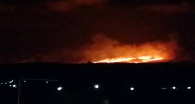 &Lambda;ή&mu;&nu;&omicron;&sigmaf;: &Sigma;&epsilon; &epsilon;&xi;έ&lambda;&iota;&xi;&eta; &eta; &pi;&upsilon;&rho;&kappa;&alpha;&gamma;&iota;ά &sigma;&tau;&omicron; &Mu;&omicron;ύ&delta;&rho;&omicron; | &Mu;ά&chi;&eta; &mu;&epsilon; &tau;&iota;&sigmaf; &phi;&lambda;ό&gamma;&epsilon;&sigmaf; &delta;ί&nu;&omicron;&upsilon;&nu; &omicron;&iota; &delta;&upsilon;&nu;ά&mu;&epsilon;&iota;&sigmaf; &tau;&omicron;&upsilon; &nu;&eta;&sigma;&iota;&omicron;ύ (photos)