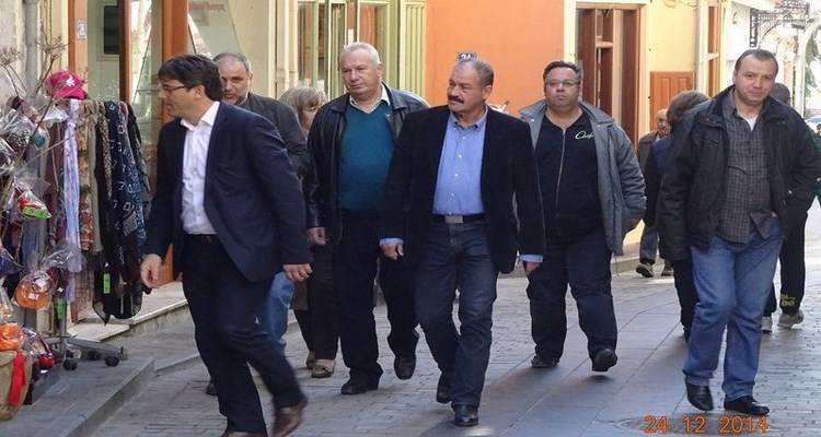 Ευχές αντήλλαξε πριν λίγο ο Δήμαρχος Λήμνου στην αγορά της Μύρινας (photos)