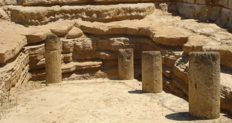 &Lambda;ή&mu;&nu;&omicron;&sigmaf;: &Tau;&omicron; &Iota;&epsilon;&rho;ό &tau;&omega;&nu; &Kappa;&alpha;&beta;&epsilon;ί&rho;&omega;&nu;, &omicron;&iota; &mu;&upsilon;&sigma;&tau;&eta;&rho;&iota;&alpha;&kappa;έ&sigmaf; &theta;&rho;&eta;&sigma;&kappa;&epsilon;&upsilon;&tau;&iota;&kappa;έ&sigmaf; &tau;&epsilon;&lambda;&epsilon;&tau;έ&sigmaf; &kappa;&alpha;&iota; &eta; έ&lambda;&epsilon;&upsilon;&sigma;&eta; &tau;&omicron;&upsilon; &nu;έ&omicron;&upsilon; &phi;&omega;&tau;ό&sigmaf; &alpha;&pi;ό &tau;&eta; &Delta;ή&lambda;&omicron; (photos)