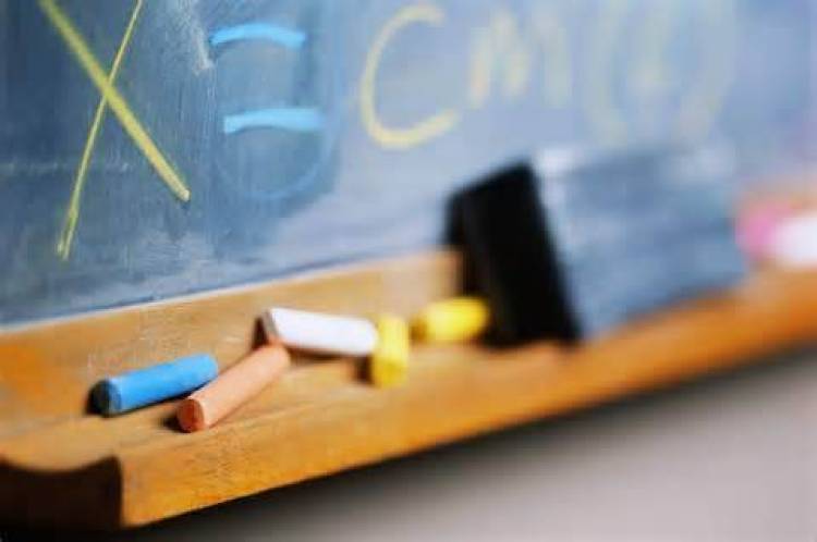 &Sigma;&tau;&omicron;&nu; &laquo;&alpha;έ&rho;&alpha;&raquo; &omicron;&iota; &Pi;&alpha;&nu;&epsilon;&lambda;&lambda;&alpha;&delta;&iota;&kappa;έ&sigmaf;: &Alpha;&pi;&epsilon;&iota;&lambda;&omicron;ύ&nu; &mu;&epsilon; &mu;&pi;&omicron;ϊ&kappa;&omicron;&tau;ά&zeta; &omicron;&iota; &kappa;&alpha;&theta;&eta;&gamma;&eta;&tau;έ&sigmaf;