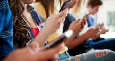 &Tau;&eta;&nu; &alpha;&pi;&alpha;&gamma;ό&rho;&epsilon;&upsilon;&sigma;&eta; &pi;&rho;ό&sigma;&beta;&alpha;&sigma;&eta;&sigmaf; &sigma;&tau;&alpha; social media &gamma;&iota;&alpha; &pi;&alpha;&iota;&delta;&iota;ά &omega;&sigmaf; 15 &epsilon;&tau;ώ&nu; &epsilon;&tau;&omicron;&iota;&mu;ά&zeta;&epsilon;&iota; &eta; &kappa;&upsilon;&beta;έ&rho;&nu;&eta;&sigma;&eta; -Έ&rho;&chi;&omicron;&nu;&tau;&alpha;&iota; ά&mu;&epsilon;&sigma;&alpha; &alpha;&nu;&alpha;&kappa;&omicron;&iota;&nu;ώ&sigma;&epsilon;&iota;&sigmaf;