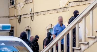 &Mu;&alpha;&phi;ί&alpha; &tau;&eta;&sigmaf; &Kappa;&rho;ή&tau;&eta;&sigmaf;: &Pi;&rho;&omicron;&phi;&upsilon;&lambda;&alpha;&kappa;ί&sigma;&tau;&eta;&kappa;&alpha;&nu; &tau;&alpha; &delta;ύ&omicron; &alpha;&delta;έ&lambda;&phi;&iota;&alpha; &tau;&omicron;&upsilon; &kappa;&upsilon;&kappa;&lambda;ώ&mu;&alpha;&tau;&omicron;&sigmaf; &epsilon;&kappa;&beta;&iota;&alpha;&sigma;&tau;ώ&nu;