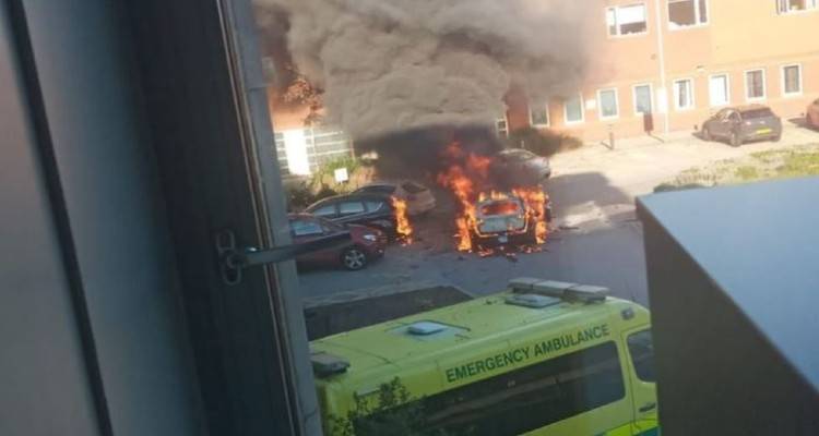 Βρετανία: Τρεις άνδρες συνελήφθησαν για έκρηξη αυτοκινήτου έξω από  νοσοκομείο του Λίβερπουλ