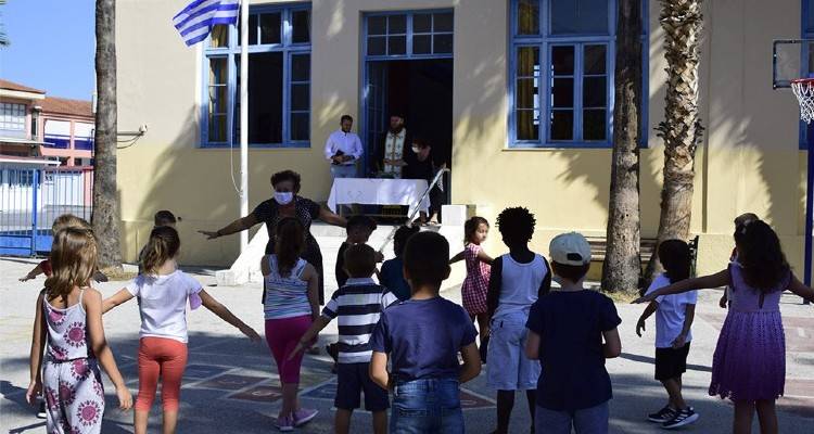 Σχολεία: «Δεύτερες σκέψεις» για το άνοιγμα στις 11 Ιανουαρίου | Μειώνεται η ύλη των Πανελλαδικών
