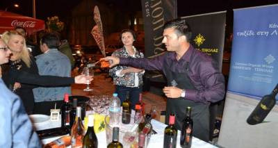 &Beta;&rho;&alpha;&delta;&iota;ά &gamma;&epsilon;&upsilon;&sigma;&iota;&gamma;&nu;&omega;&sigma;ί&alpha;&sigmaf; &mu;&epsilon; &beta;&iota;&omicron;&lambda;&omicron;&gamma;&iota;&kappa;ά &kappa;&rho;&alpha;&sigma;&iota;ά &tau;&eta;&sigmaf; &Lambda;ή&mu;&nu;&omicron;&upsilon; &sigma;&tau;&eta;&nu; &Alpha;&theta;ή&nu;&alpha; (photos)