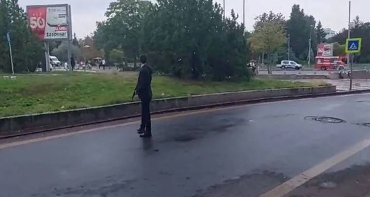 &Tau;&omicron;&upsilon;&rho;&kappa;ί&alpha;: &Iota;&sigma;&chi;&upsilon;&rho;ή έ&kappa;&rho;&eta;&xi;&eta; &kappa;&omicron;&nu;&tau;ά &sigma;&tau;&omicron; &kappa;&omicron;&iota;&nu;&omicron;&beta;&omicron;ύ&lambda;&iota;&omicron; &sigma;&tau;&eta;&nu; Ά&gamma;&kappa;&upsilon;&rho;&alpha;