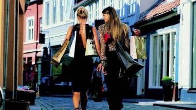 Ξεκινούν οι θερινές εκπτώσεις και στη Λήμνο | Τι πρέπει να προσέξουν οι καταναλωτές