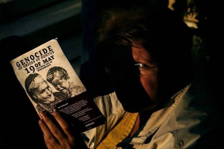 &Eta; &delta;&eta;&mu;&omicron;&kappa;&rho;&alpha;&tau;&iota;&kappa;ά &epsilon;&kappa;&lambda;&epsilon;&gamma;&mu;έ&nu;&eta; &Iota;&sigma;&tau;&omicron;&rho;ί&alpha; | &Alpha;&nu;&delta;&rho;έ&alpha;&sigmaf; &Pi;&epsilon;&tau;&rho;&omicron;&upsilon;&lambda;ά&kappa;&eta;&sigmaf;