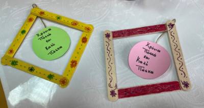 &Sigma;&tau;&omicron; &Kappa;&Eta;&Phi;&Eta; &Lambda;ή&mu;&nu;&omicron;&upsilon; &eta; &Psi;&upsilon;&chi;&omicron;&lambda;ό&gamma;&omicron;&sigmaf; &kappa;&alpha;&iota; &eta; &Kappa;&omicron;&iota;&nu;&omega;&nu;&iota;&kappa;ή &Lambda;&epsilon;&iota;&tau;&omicron;&upsilon;&rho;&gamma;ό&sigmaf; &tau;&omicron;&upsilon; &Delta;ή&mu;&omicron;&upsilon;