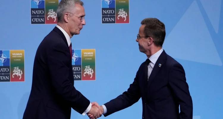 &Iota;&sigma;&tau;&omicron;&rho;&iota;&kappa;ή &sigma;&tau;&iota;&gamma;&mu;ή: &Eta; &Sigma;&omicron;&upsilon;&eta;&delta;ί&alpha; έ&gamma;&iota;&nu;&epsilon; &kappa;&alpha;&iota; &epsilon;&pi;ί&sigma;&eta;&mu;&alpha; &mu;έ&lambda;&omicron;&sigmaf; &tau;&omicron;&upsilon; &Nu;&Alpha;&Tau;&Omicron;