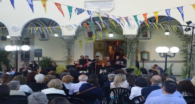 Βραδιά «κατάνυξης» στην αυλή της Αγίας Τριάδας στη Μύρινα (photos)
