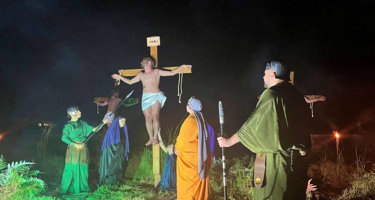 &Mu;&omicron;ύ&delta;&rho;&omicron;&sigmaf;: &Mu;&epsilon; &kappa;&alpha;&tau;ά&nu;&upsilon;&xi;&eta; &kappa;&alpha;&iota; &theta;&rho;&eta;&sigma;&kappa;&epsilon;&upsilon;&tau;&iota;&kappa;ό &delta;έ&omicron;&sigmaf; &omicron;&iota; &Alpha;&nu;&alpha;&pi;&alpha;&rho;&alpha;&sigma;&tau;ά&sigma;&epsilon;&iota;&sigmaf; &tau;&omicron;&upsilon; &Theta;&epsilon;ί&omicron;&upsilon; &Delta;&rho;ά&mu;&alpha;&tau;&omicron;&sigmaf; &tau;&eta; &Mu;&epsilon;&gamma;ά&lambda;&eta; &Pi;&alpha;&rho;&alpha;&sigma;&kappa;&epsilon;&upsilon;ή