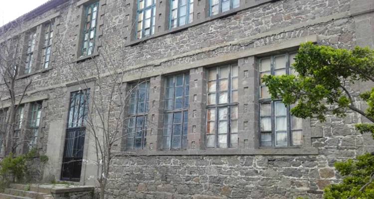 &Lambda;ή&mu;&nu;&omicron;&sigmaf;: &laquo;&Tau;&rho;έ&chi;&omicron;&upsilon;&nu;&raquo; &omicron;&iota; &delta;&iota;&alpha;&delta;&iota;&kappa;&alpha;&sigma;ί&epsilon;&sigmaf; &gamma;&iota;&alpha; &nu;&alpha; &delta;&omicron;&theta;&epsilon;ί &kappa;&alpha;&iota; &pi;ά&lambda;&iota; &zeta;&omega;ή &sigma;&tau;&omicron; &kappa;&tau;ή&rho;&iota;&omicron; &tau;&omicron;&upsilon; &pi;&rho;ώ&eta;&nu; &Delta;&eta;&mu;&omicron;&tau;&iota;&kappa;&omicron;ύ &Sigma;&chi;&omicron;&lambda;&epsilon;ί&omicron;&upsilon; &Rho;&omega;&mu;&alpha;&nu;&omicron;ύ