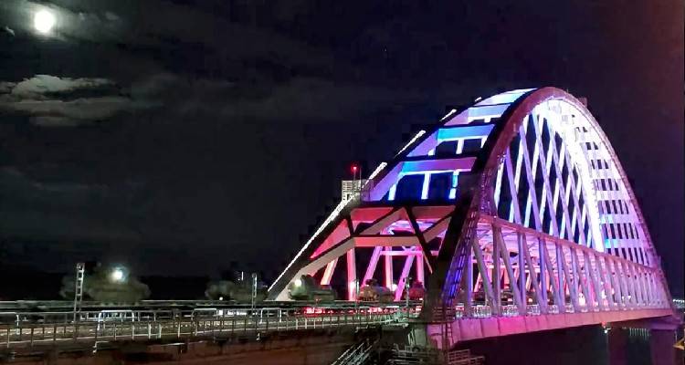 &Pi;ό&lambda;&epsilon;&mu;&omicron;&sigmaf; &sigma;&tau;&eta;&nu; &Omicron;&upsilon;&kappa;&rho;&alpha;&nu;ί&alpha;: &Tau;&omicron; &Kappa;ί&epsilon;&beta;&omicron; &alpha;&pi;&epsilon;&iota;&lambda;&epsilon;ί &nu;&alpha; &kappa;&alpha;&tau;&alpha;&sigma;&tau;&rho;έ&psi;&epsilon;&iota; &gamma;έ&phi;&upsilon;&rho;&alpha; &kappa;&alpha;ί&rho;&iota;&alpha;&sigmaf; &sigma;&eta;&mu;&alpha;&sigma;ί&alpha;&sigmaf; &sigma;&tau;&eta;&nu; &Kappa;&rho;&iota;&mu;&alpha;ί&alpha;