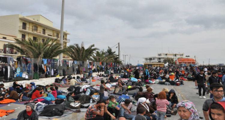 Πάνω από 2.700 πρόσφυγες και μετανάστες βρίσκονται αυτή τη στιγμή στη Χίο (mp3)