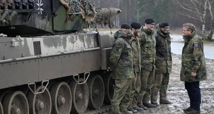 &Gamma;&epsilon;&rho;&mu;&alpha;&nu;ί&alpha;: &Omicron; &sigma;&tau;&rho;&alpha;&tau;ό&sigmaf; &epsilon;&tau;&omicron;&iota;&mu;ά&zeta;&epsilon;&tau;&alpha;&iota; &gamma;&iota;&alpha; &pi;&iota;&theta;&alpha;&nu;ή &epsilon;&pi;&iota;&chi;&epsilon;ί&rho;&eta;&sigma;&eta; &alpha;&pi;&omicron;&mu;ά&kappa;&rho;&upsilon;&nu;&sigma;&eta;&sigmaf; &Gamma;&epsilon;&rho;&mu;&alpha;&nu;ώ&nu; &alpha;&pi;ό &tau;&omicron; &Sigma;&omicron;&upsilon;&delta;ά&nu;