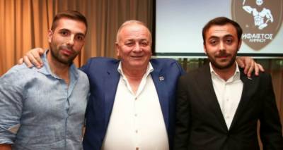 &Omicron;&iota; &epsilon;&upsilon;&chi;έ&sigmaf; &tau;&omicron;&upsilon; &Eta;&phi;&alpha;ί&sigma;&tau;&omicron;&upsilon; &sigma;&tau;&omicron;&nu; &Pi;&alpha;&nu;&tau;&epsilon;&lambda;ή &Mu;&pi;&omicron;ύ&mu;&pi;&omicron;&upsilon;&rho;&alpha; (photo)