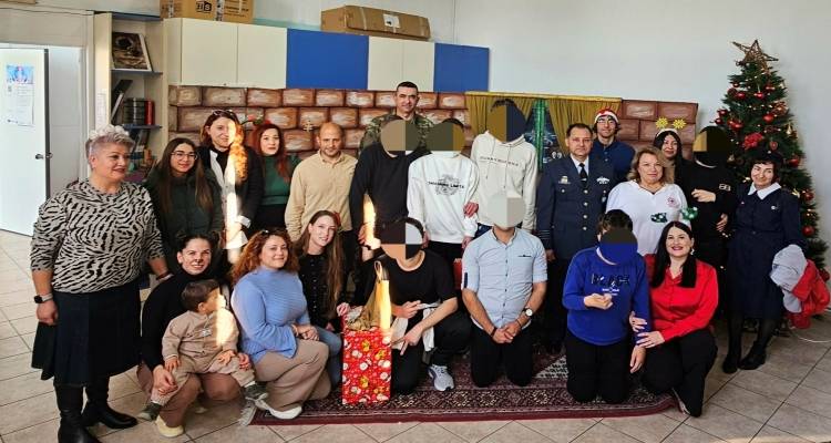 &Chi;&rho;&iota;&sigma;&tau;&omicron;&upsilon;&gamma;&epsilon;&nu;&nu;&iota;ά&tau;&iota;&kappa;&eta; &gamma;&iota;&omicron;&rho;&tau;ή &mu;&epsilon; &theta;&epsilon;&alpha;&tau;&rho;&iota;&kappa;ό &kappa;&alpha;&iota; &mu;&omicron;&upsilon;&sigma;&iota;&kappa;ή &sigma;&tau;&omicron; &Epsilon;&Epsilon;&Epsilon;&Epsilon;&Kappa; &Rho;&epsilon;&pi;&alpha;&nu;&iota;&delta;ί&omicron;&upsilon;