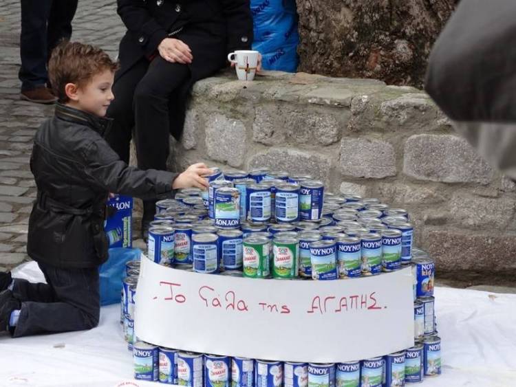 Ένα δέντρο με γάλα και αγάπη απο τον Ερυθρό Σταυρό και το Δήμο Λήμνου