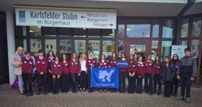 &Mu;&epsilon; &mu;&epsilon;&gamma;ά&lambda;&eta; &epsilon;&pi;&iota;&tau;&upsilon;&chi;ί&alpha; &eta; &pi;&alpha;&rho;&omicron;&upsilon;&sigma;ί&alpha; &tau;&omicron;&upsilon; &Gamma;&upsilon;&mu;&nu;&alpha;&sigma;ί&omicron;&upsilon; &Mu;&omicron;ύ&delta;&rho;&omicron;&upsilon; &sigma;&tau;&omicron; 9&omicron; &mu;&alpha;&theta;&eta;&tau;&iota;&kappa;ό &sigma;&upsilon;&nu;έ&delta;&rho;&iota;&omicron; &sigma;&tau;&omicron; &Mu;ό&nu;&alpha;&chi;&omicron;