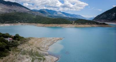 Bloomberg: &Tau;&omicron; &sigma;&chi;έ&delta;&iota;&omicron; &tau;&eta;&sigmaf; &Epsilon;&lambda;&lambda;ά&delta;&alpha;&sigmaf; &gamma;&iota;&alpha; &tau;&eta; &lambda;&epsilon;&iota;&psi;&upsilon;&delta;&rho;ί&alpha; -&Nu;έ&omicron; &tau;&alpha;&mu;&epsilon;ί&omicron; &gamma;&iota;&alpha; έ&rho;&gamma;&alpha; &kappa;&alpha;&iota; &sigma;&upsilon;&gamma;&chi;ώ&nu;&epsilon;&upsilon;&sigma;&eta; 700 &epsilon;&tau;&alpha;&iota;&rho;&epsilon;&iota;ώ&nu; ύ&delta;&rho;&epsilon;&upsilon;&sigma;&eta;&sigmaf;