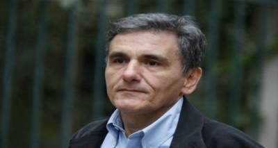 &Tau;&sigma;&alpha;&kappa;&alpha;&lambda;ώ&tau;&omicron;&sigmaf;: H EE &kappa;&lambda;&epsilon;ί&nu;&epsilon;&iota; &tau;&eta;&nu; &pi;ό&rho;&tau;&alpha; &sigma;&tau;&eta; &Delta;&eta;&mu;&omicron;&kappa;&rho;&alpha;&tau;ί&alpha;