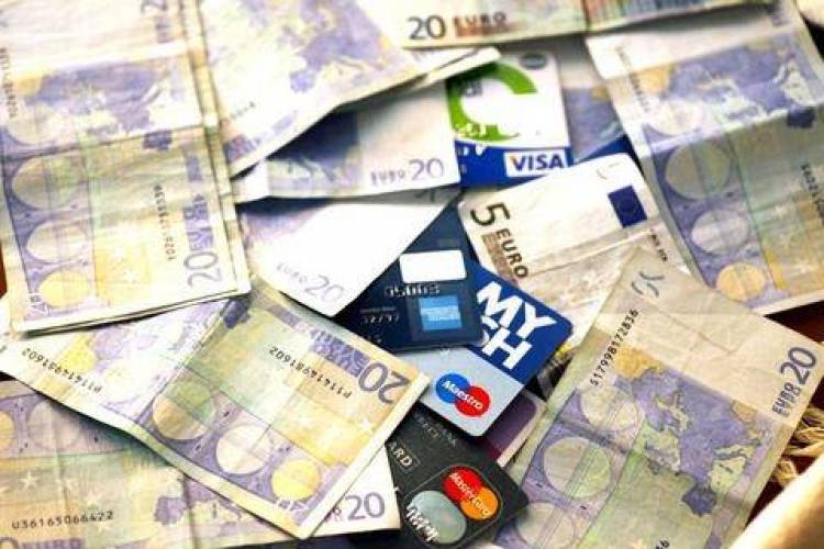 &laquo;&Kappa;&omicron;ύ&rho;&epsilon;&mu;&alpha;&raquo; &pi;&rho;&omicron;&sigma;&tau;ί&mu;&omega;&nu; &sigma;&tau;&alpha; &kappa;ό&kappa;&kappa;&iota;&nu;&alpha; &delta;ά&nu;&epsilon;&iota;&alpha;