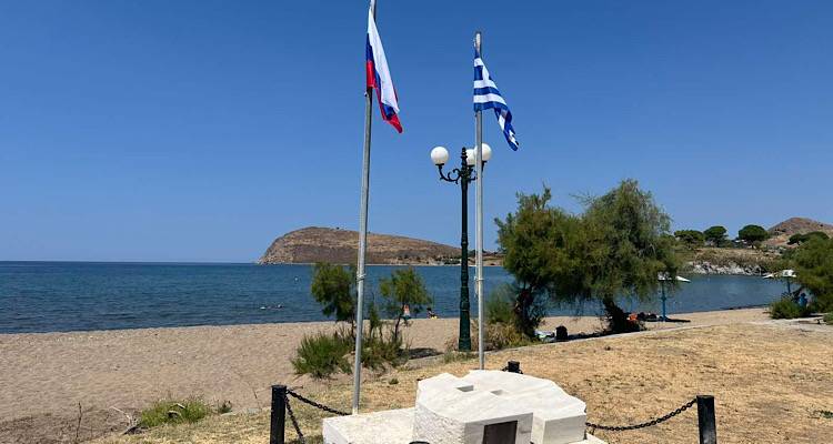 Ρωσική σημαία στον Ρωμαΐικό Γιαλό: Ιστορική μνήμη ή πρόκληση;